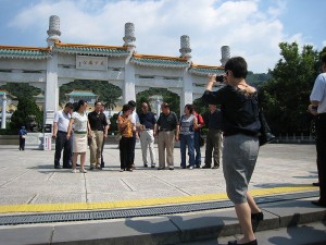 800px-Chinese_Tourists_in_Taiwan_(0153)